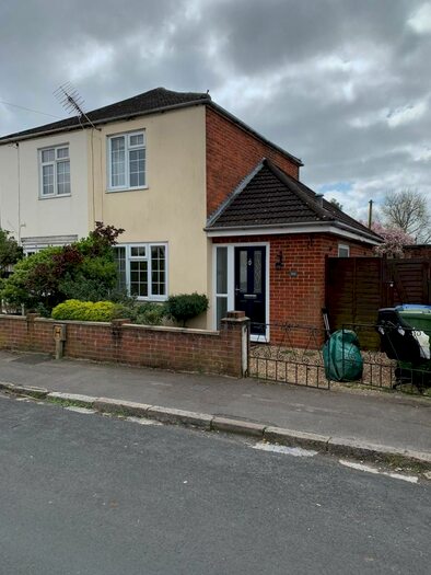 2 Bedroom Semi-Detached House To Rent In South Road, Southampton, SO17