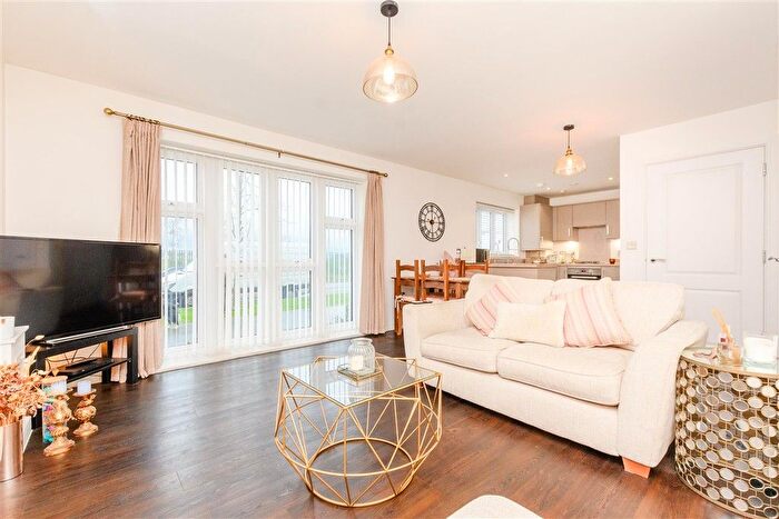 2 Bedroom Flat For Sale In Barchamber Way, Gravesend, Kent, DA12