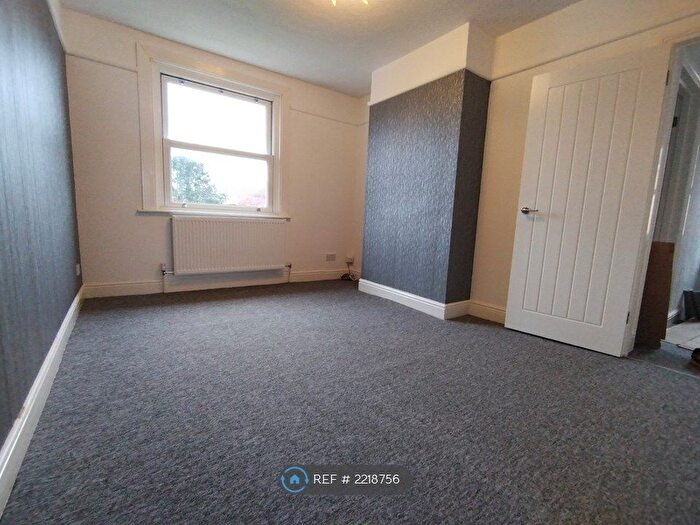 2 Bedroom Flat To Rent In Parkstone, Poole, BH12