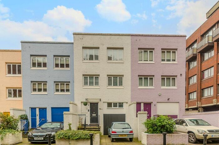 3 Bedroom Flat To Rent In Redfield Lane, Kenway Village, London, SW5