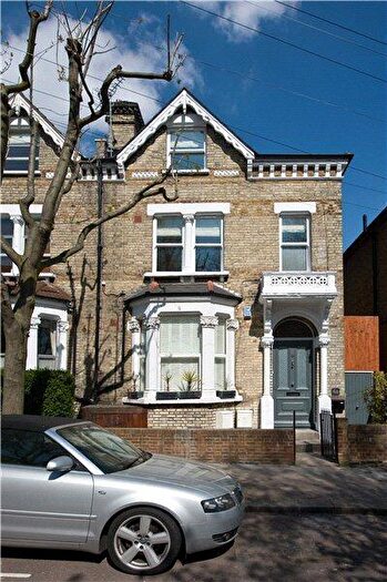 3 Bedroom Flat To Rent In Dents Road, London, SW11