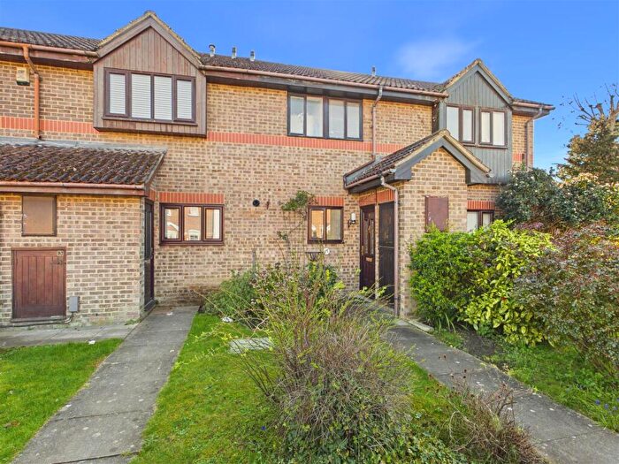 1 Bedroom Terraced House For Sale In Audley Firs, Hersham, Walton-On-Thames, KT12