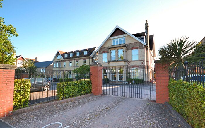 2 Bedroom Flat For Sale In Dorchester Road, Weymouth, DT4