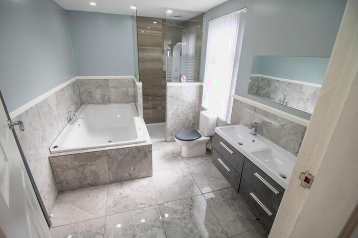 3 Bedroom Semi-Detached House To Rent In Darley Grove, Farnworth, Bolton, BL4