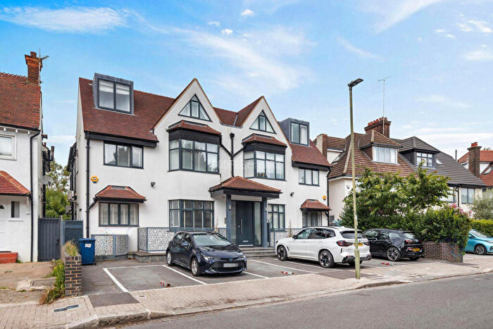 2 Bedroom Apartment To Rent In Golders Green, NW11