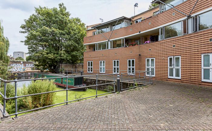 1 Bedroom House To Rent In Old Ford Road, London, London, E2