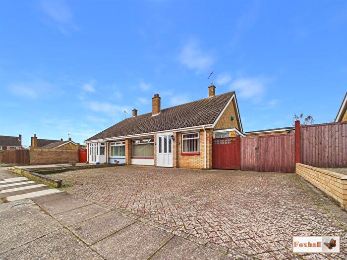 2 Bedroom Semi Detached Bungalow For Sale In Horsham Avenue, Ipswich, IP3