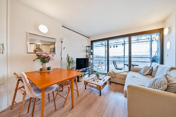 1 Bedroom Flat For Sale In Consort Road, Peckham, SE15