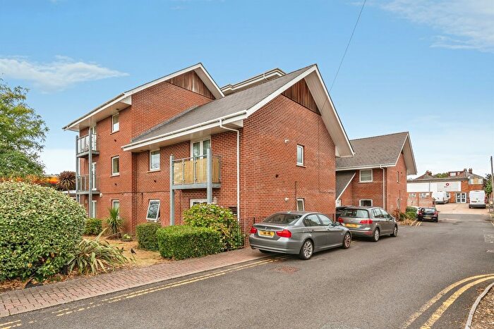 2 Bedroom Flat For Sale In Winchester Road, Southampton, SO16