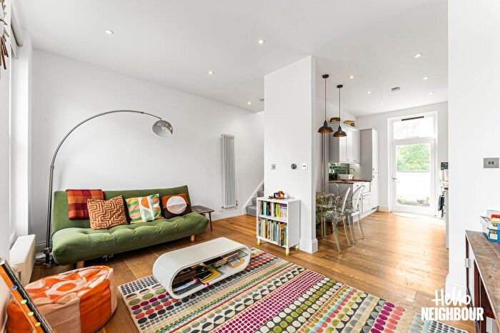 2 Bedroom Maisonette To Rent In Stoke Newington Church Street, London, N16