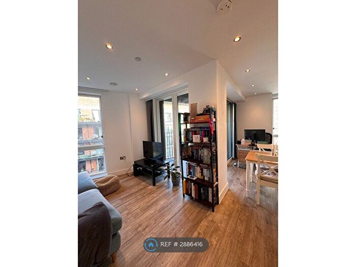1 Bedroom Flat To Rent In Murdoch Court, London, E3