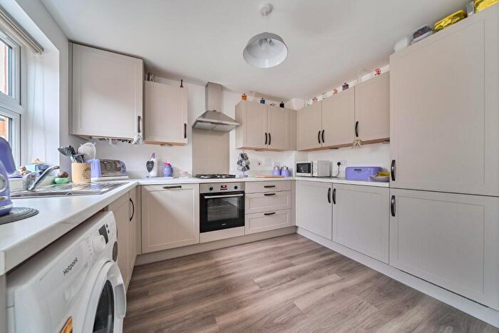 3 Bedroom Semi-Detached House For Sale In Forty Acres Way, Bedhampton, PO9