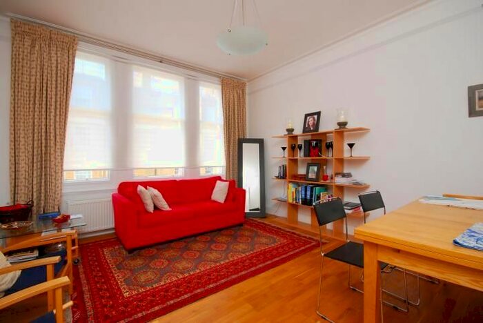 2 Bedroom Flat To Rent In Ridgmount Gardens, London, WC1E