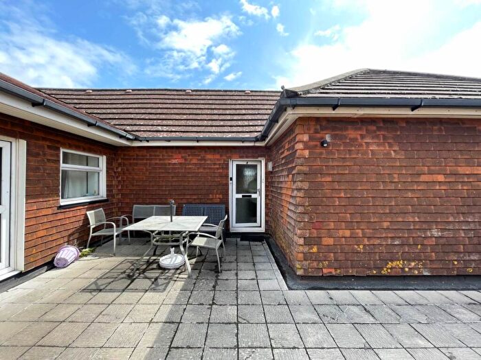 1 Bedroom Flat To Rent In Half Moon Parade, Half Moon Lane, Worthing, BN13