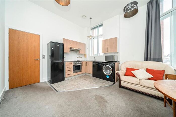 3 Bedroom Flat For Sale In Commercial Road, Limehouse, E1