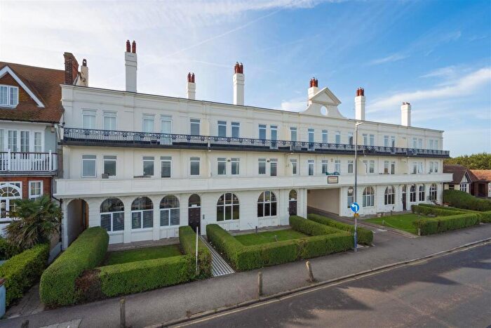 2 Bedroom Apartment For Sale In Marine Parade, Whitstable, CT5