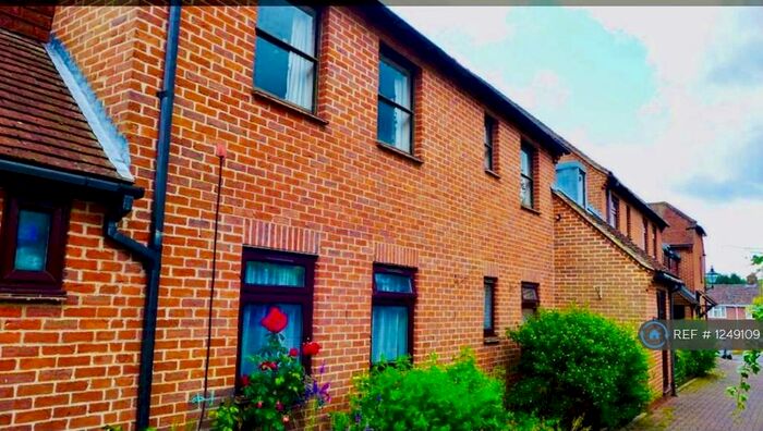 2 Bedroom Flat To Rent In Narrow Lane, Romsey, SO51