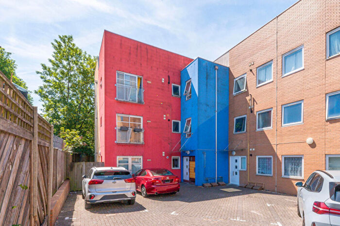 1 Bedroom Flat For Sale In Mayday Road, Thornton Heath, CR7