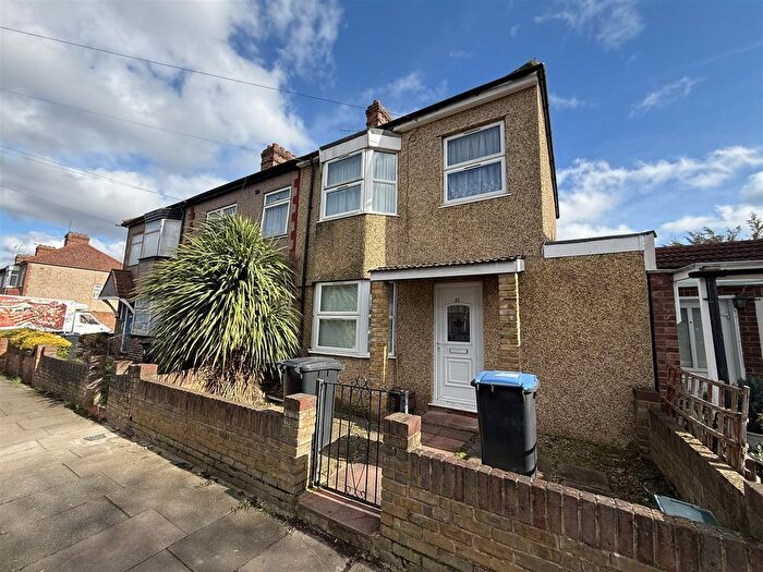 5 Bedroom End Terrace House To Rent In Exeter Road, Edmonton, N9