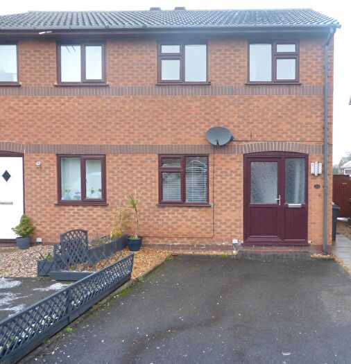 2 Bedroom House To Rent In Oak Tree Close, B78
