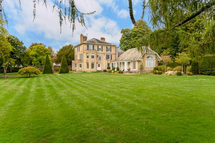 7 Bedroom House To Rent In High Street Godstone, RH9