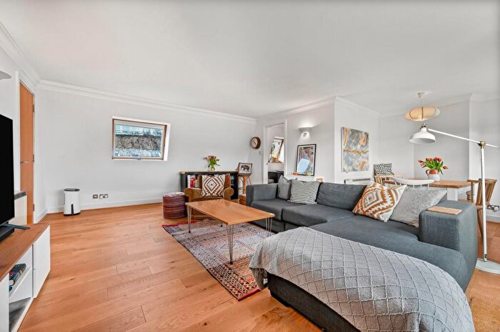 2 Bedroom Flat For Sale In Melville Place, Islington, N1