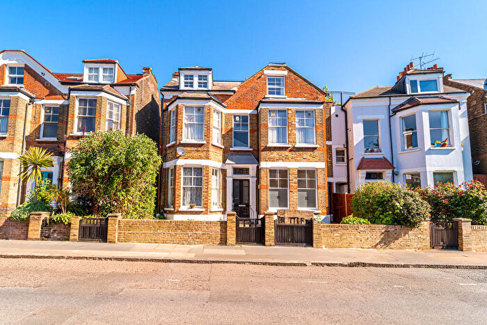 2 Bedroom Apartment For Sale In Hornsey Rise Gardens, N19