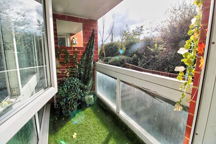 2 Bedroom Flat For Sale In Lower Meadow, Harlow, CM18