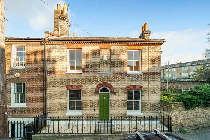 2 Bedroom End Of Terrace House To Rent In Prior Street, London, SE10