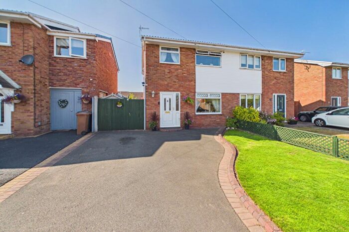 3 Bedroom Semi-Detached House For Sale In Parkfield Road, Broughton, CH4