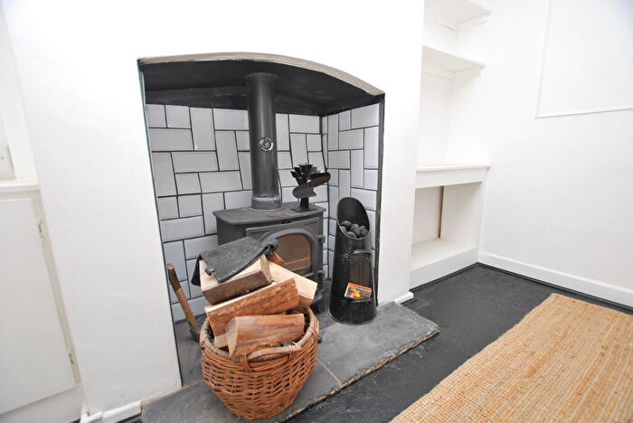 2 Bedroom End Of Terrace House To Rent In Old Road, LU7