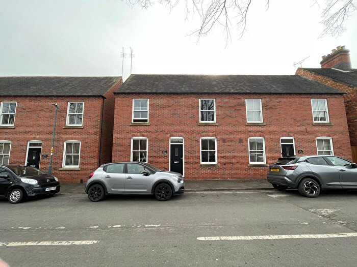 4 Bedroom End Of Terrace House To Rent In Grove Road, Atherstone, CV9