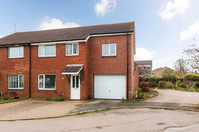 4 Bedroom Semi Detached House For Sale In Norris Close, Abingdon, OX14