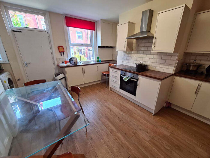 4 Bedroom House To Rent In Hessle Terrace, Leeds, LS6