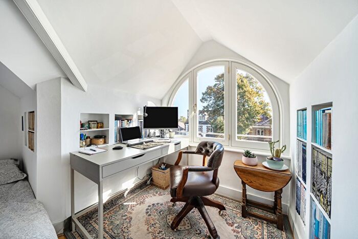 2 Bedroom Flat For Sale In Glenluce Road, London, SE3