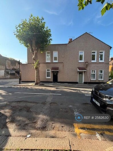 2 Bedroom Flat To Rent In Tudor Road, Westcliff-On-Sea, SS0