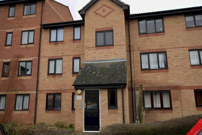 1 Bedroom Flat To Rent In Waterville Drive, Vange, Basildon, SS16