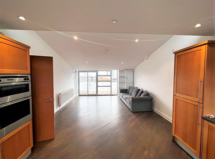 2 Bedroom Flat To Rent In Gervase Street, Peckham, London, SE15