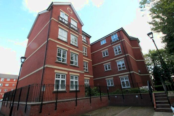 2 Bedroom Flat To Rent In St. Peters Close, Bromsgrove, B61
