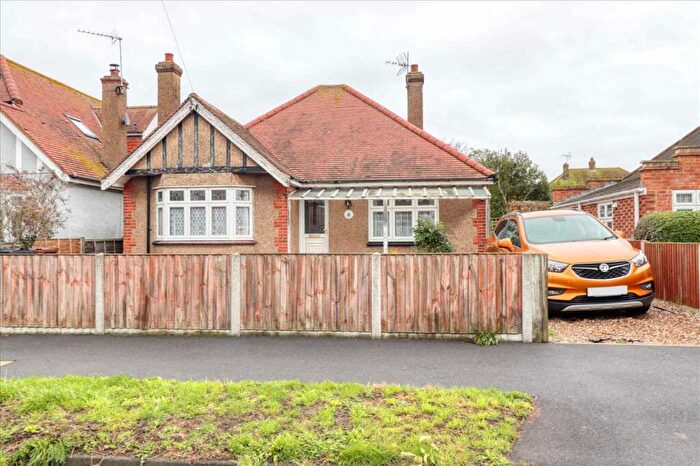 3 Bedroom Bungalow For Sale In York Road, Holland On Sea, CO15