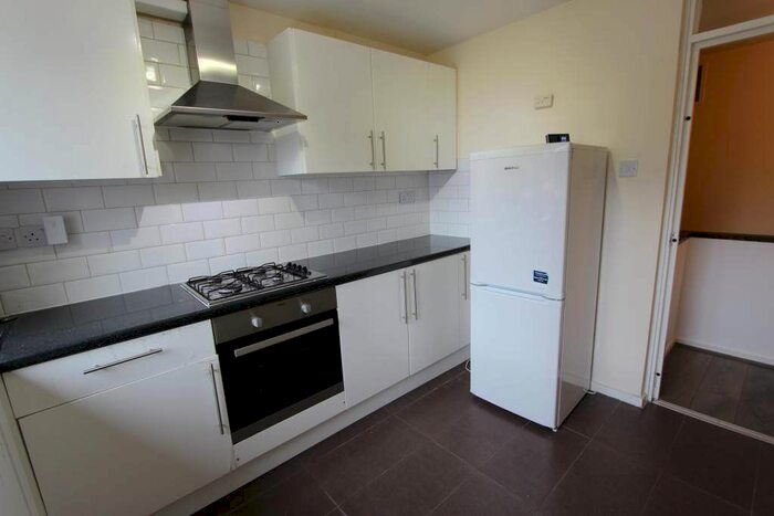 2 Bedroom Flat To Rent In Crescent Road, London, N22