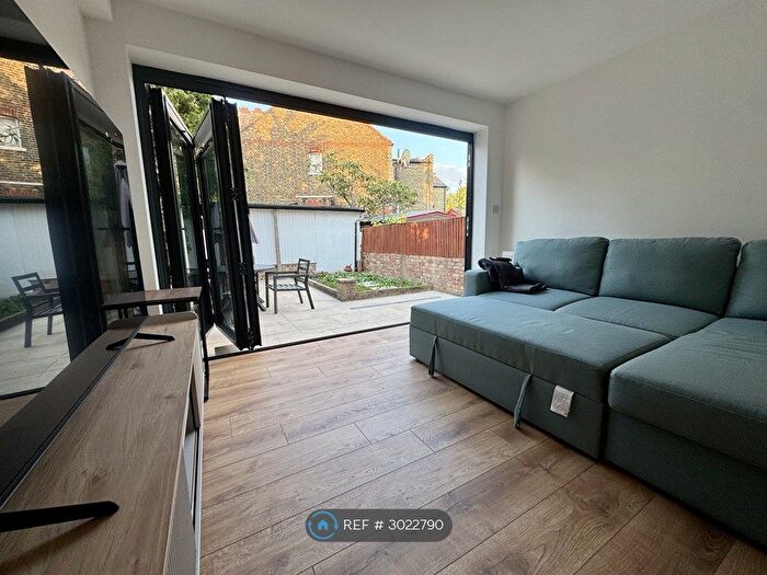 2 Bedroom Flat To Rent In Lakefield Road, London, N22