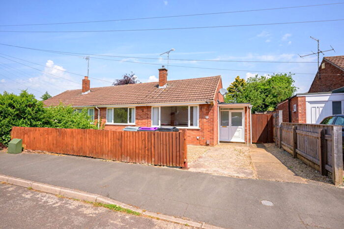 2 Bedroom Semi-Detached Bungalow For Sale In Bridge End Grove In Grantham, NG31