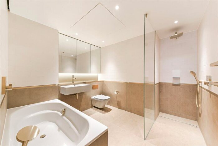 2 Bedroom Apartment To Rent In Electric Boulevard, London, SW11