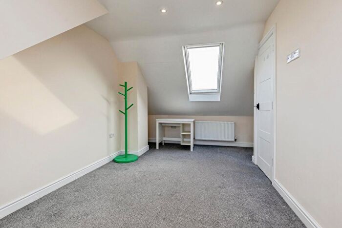 3 Bedroom Maisonette To Rent In Downend Park, Horfield, Bristol, BS7