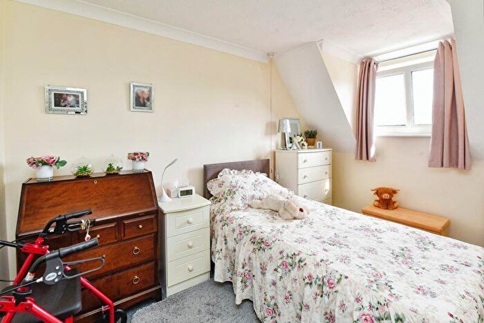 1 Bedroom Flat For Sale In Regal Court (Warminster), Warminster, BA12