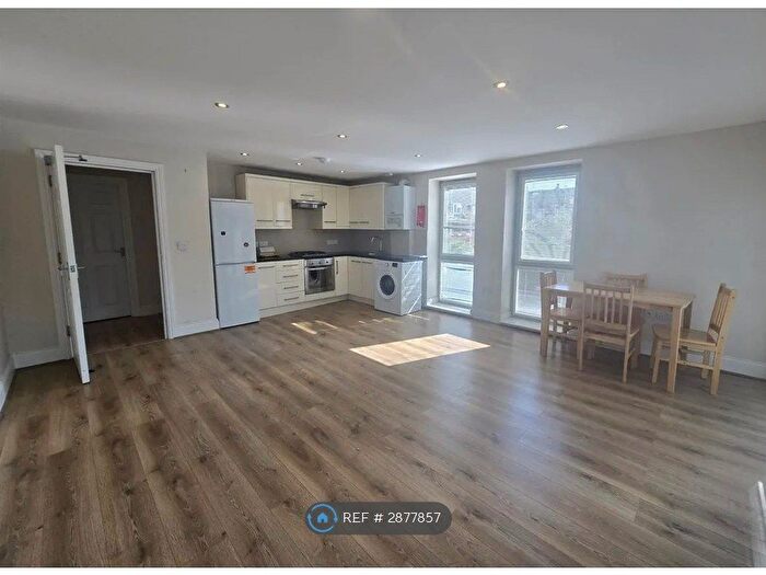 2 Bedroom Flat To Rent In Penton Place, London, SE17