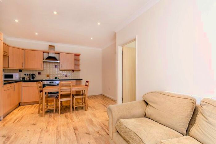 2 Bedroom Flat To Rent In Farnham Road, Guildford, GU2