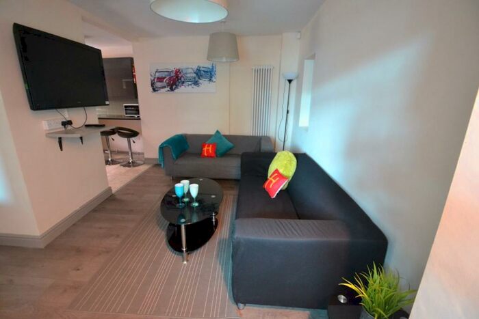 4 Bedroom Flat To Rent In Mount Hooton Road - Ntu, NG7