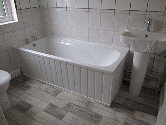 1 Bedroom Flat To Rent In Holt Road, Wrexham, LL13